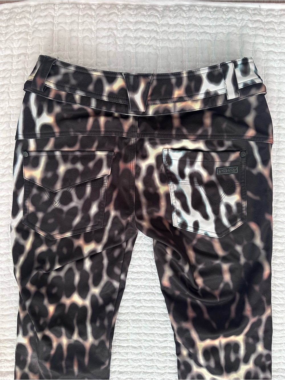 Volcom Battle Stretch Cheetah Snow Ski Pants Sz Small - Picture 12 of 15
